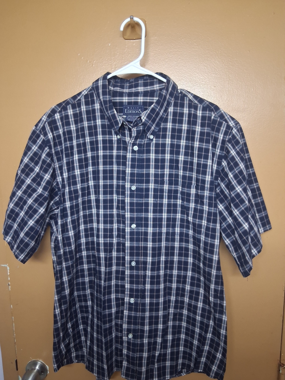 Basic Editions Men’s Navy and White Plaid Short-Sleeve Button-Down Shirt